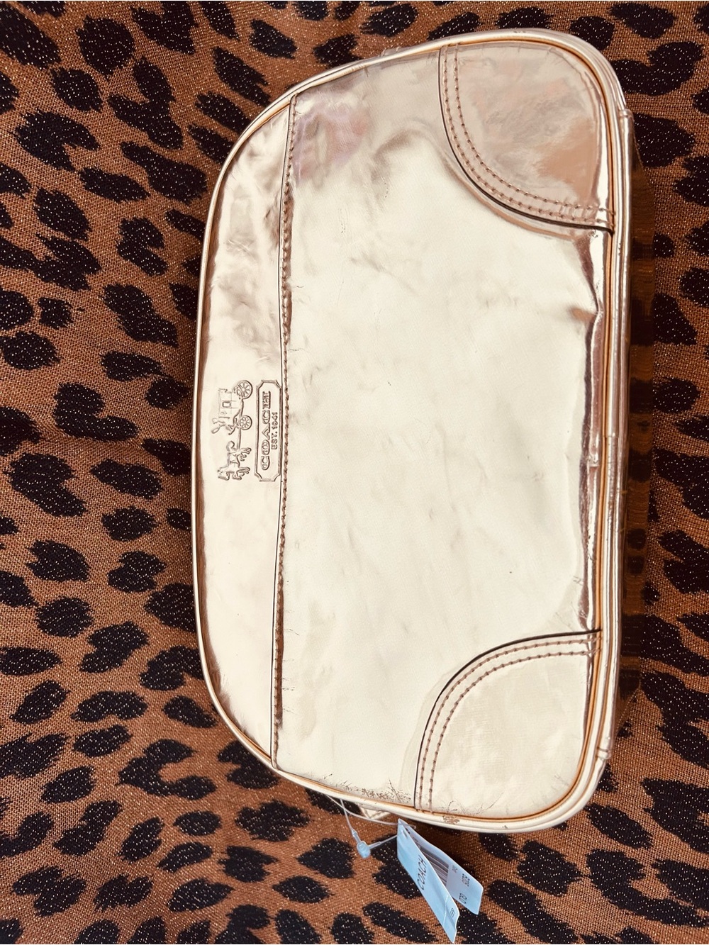 💛COACH💛NWT💛🩷 Metallic Gold Women’s Clutch Bag w/pink interior